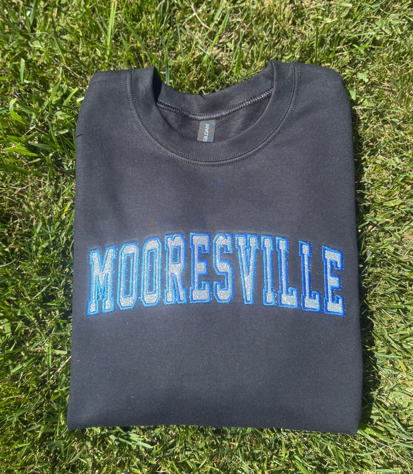 GLITTER APPLIQUE SWEATSHIRT-PRE ORDER